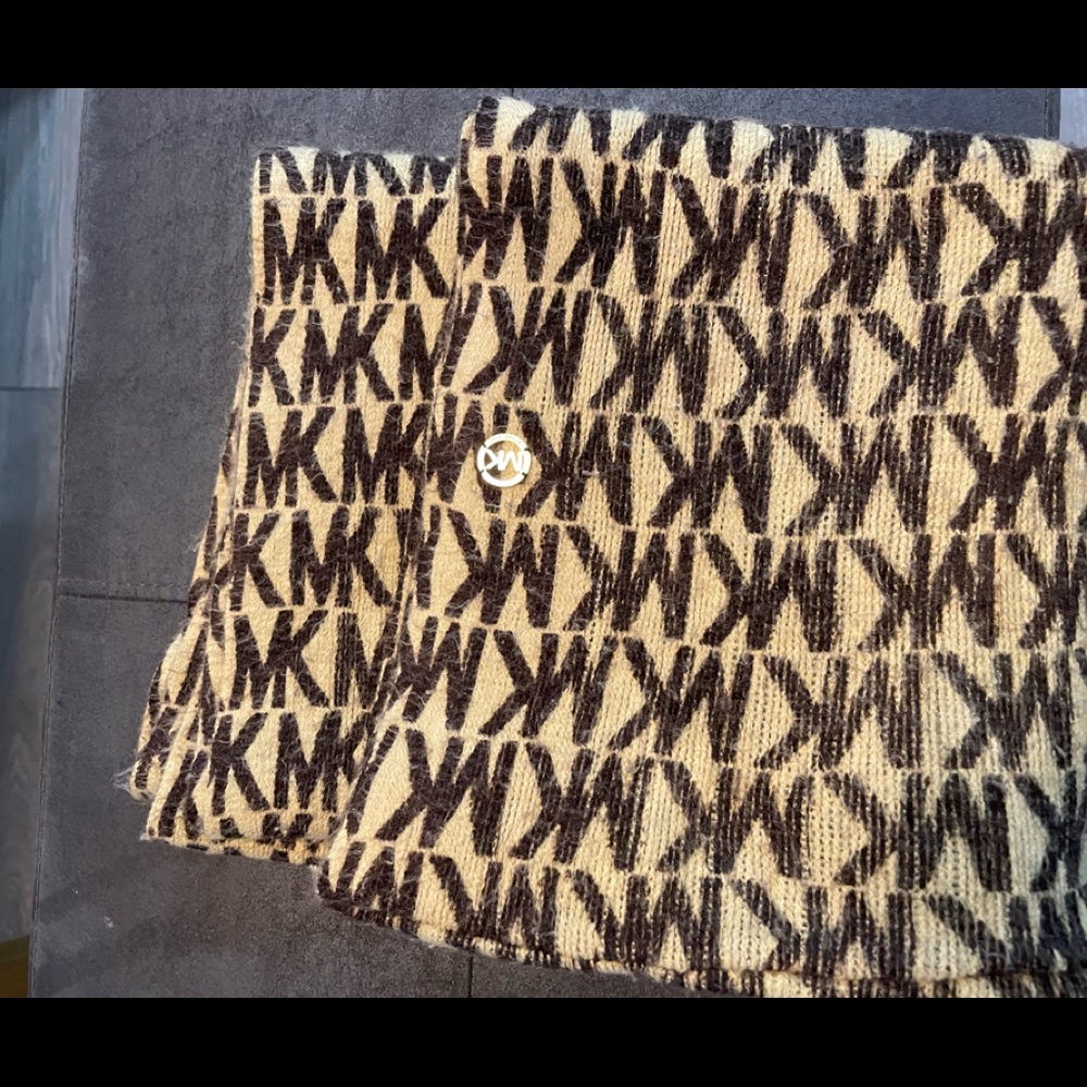 Micheal Kors Scarf
